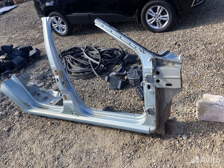 Правый порог с дверными стойками Рено Логан 1