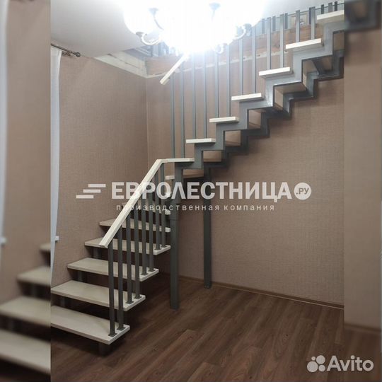 Лестница на металлическом каркасе