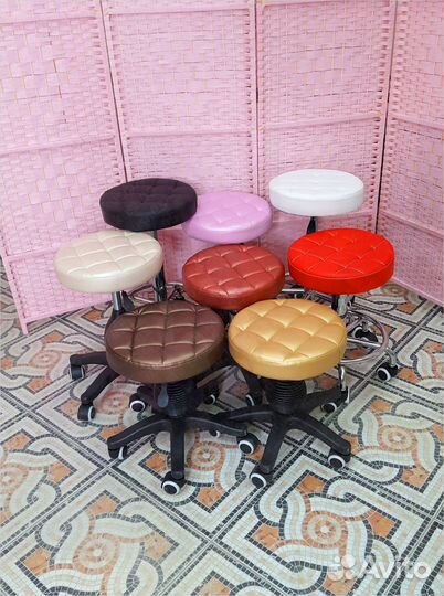 Стулья для мастера маникюра и педикюра
