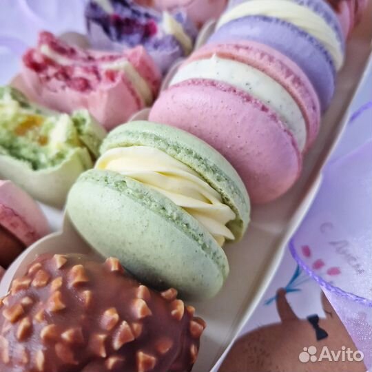 Десерты макаронс, макарон, макарун