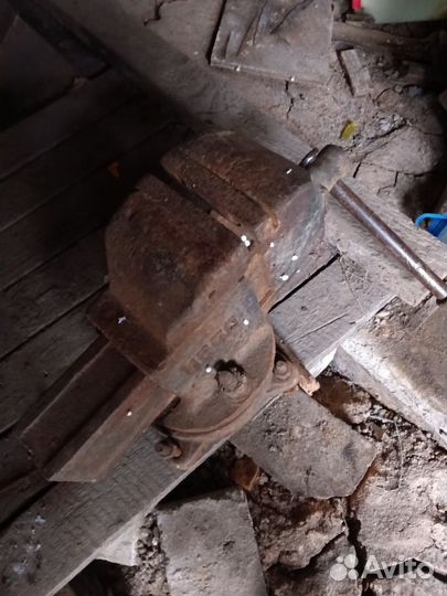 Тиски слесарные СССР большие