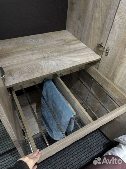 Шкаф в наличии с зеркалом