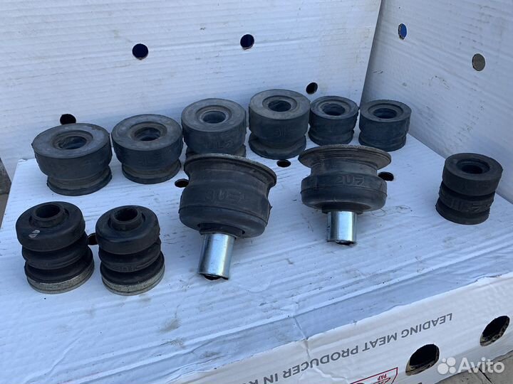 Подушка кузова (Lexus LX, Toyota Land Cruiser)