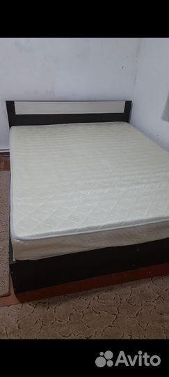 Кровать двухспальная с матрасом 160 200