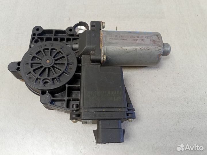 Моторчик переднего левого стеклоподъемника