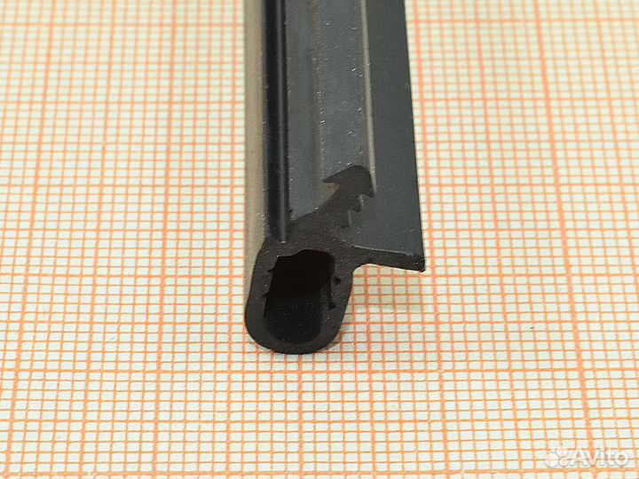 Уплотнительная резина дверцы Beko 1882470100 60 см