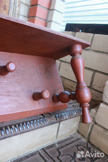 Полка -вешалка для одежды.Раритет