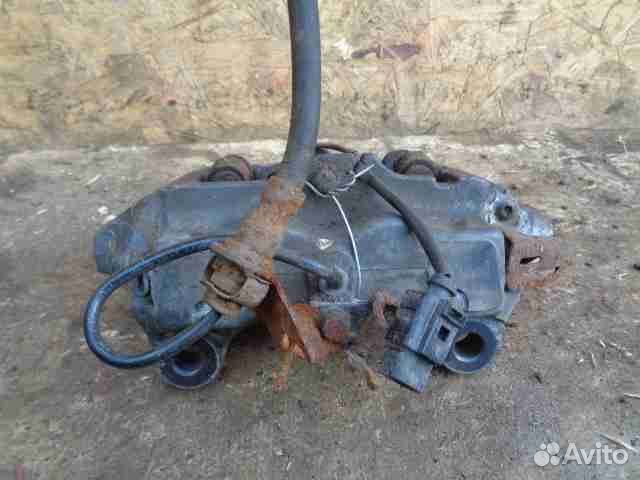 Суппорт задний левый Audi Q7 4L