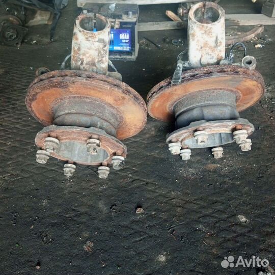 Поворотный кулак со ступицей Форд Транзит