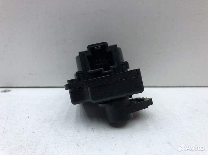 Моторчик заслонки отопителя Ford Focus 3 2011-2018