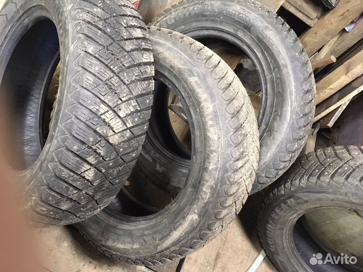 Goodyear UltraGrip 235/65 R17 108