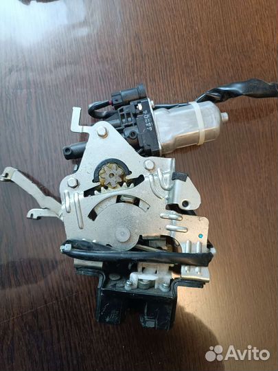 Замок двери багажника