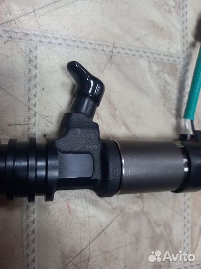 Форсунка топливная Denso 095000-0722 6M60