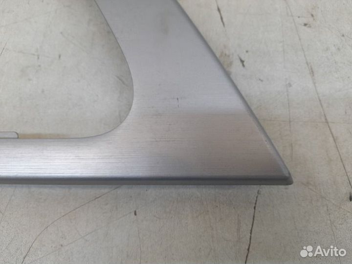 Накладка обшивки двери задняя правая Toyota Land