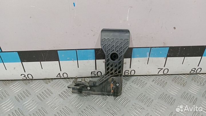 Б/У Крючок капота Audi A3#002