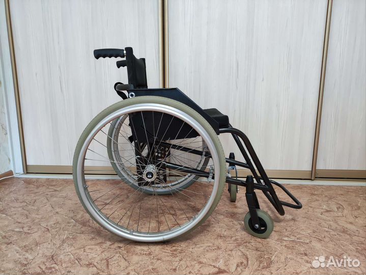 Инвалидная коляска активного типа