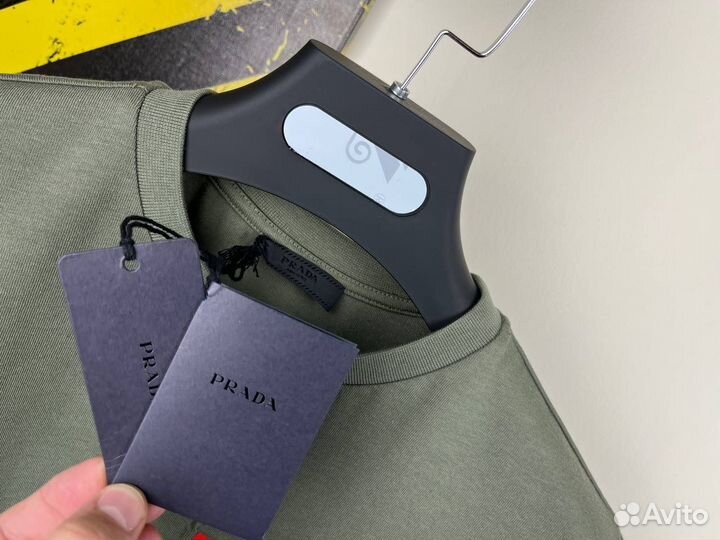 Футболка Prada