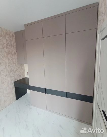 Шкаф с рабочей зоной/Шкаф для спальни