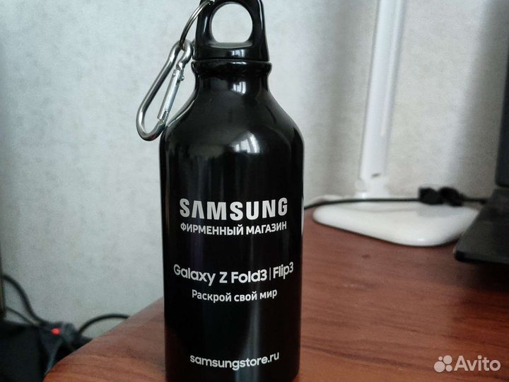 Бутылка с карабином для воды