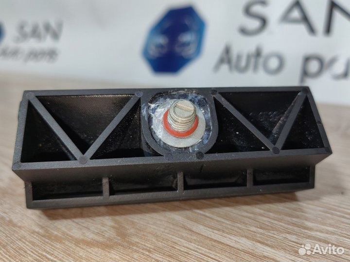 Планка акб Bmw 5 F10 N52B25 2011