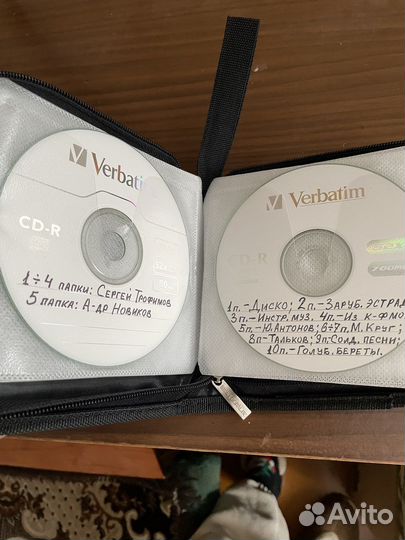 Коллекция cd дисков с музыкой