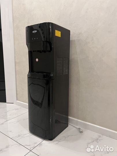 Кулер для воды напольный