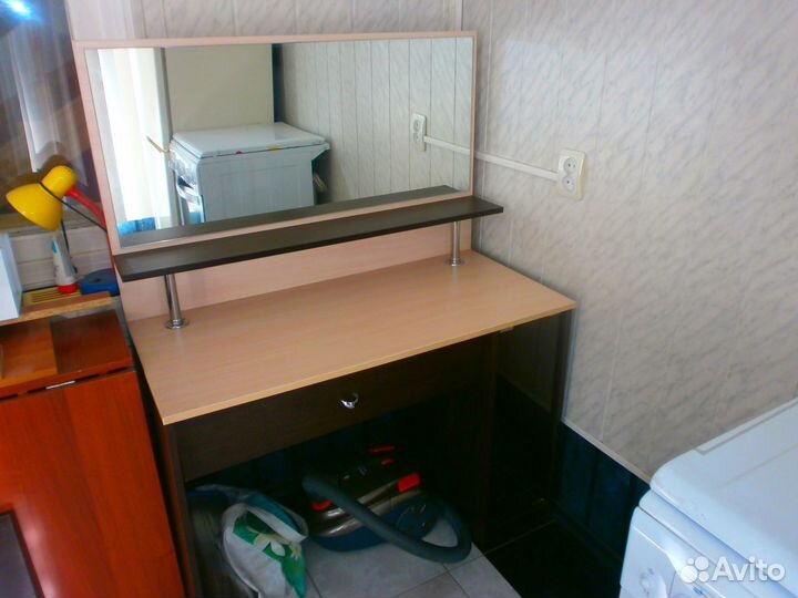 Трюмо с зеркалом