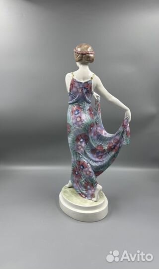 Скульптура Goldscheider Девушка в платье 50,5 см