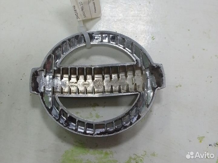 Эмблема Nissan Primera