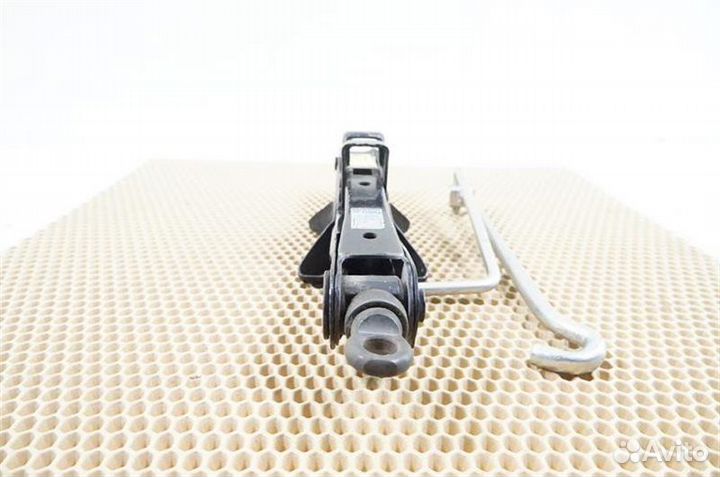 Поддомкратник Toyota Wish ZNE10