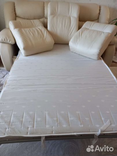 Кожаный диван