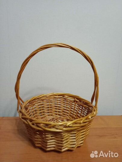 Корзина плетеная,шкатулки из бересты