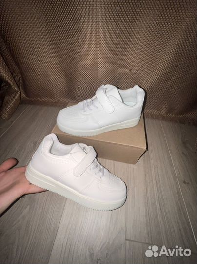 Кроссовки