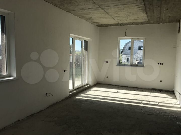 Дом 180 м² на участке 6 сот.