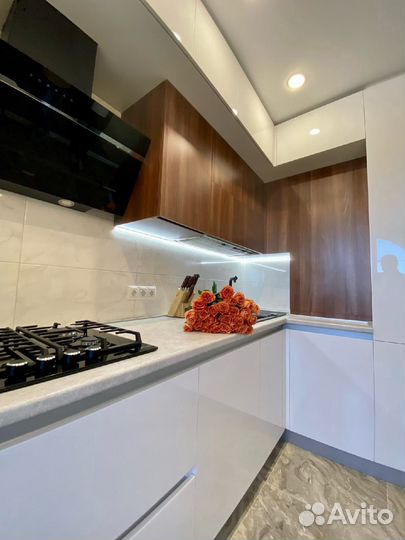 Угловая кухня на заказ. Фабрика