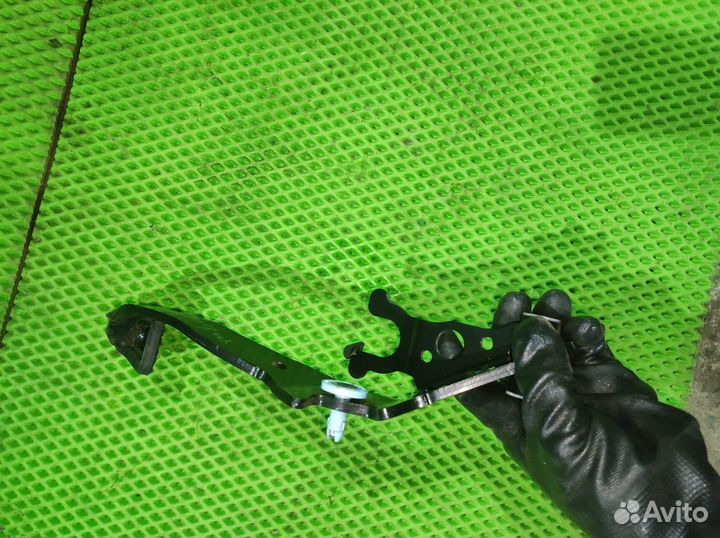 Педаль тормоза Ford Fiesta