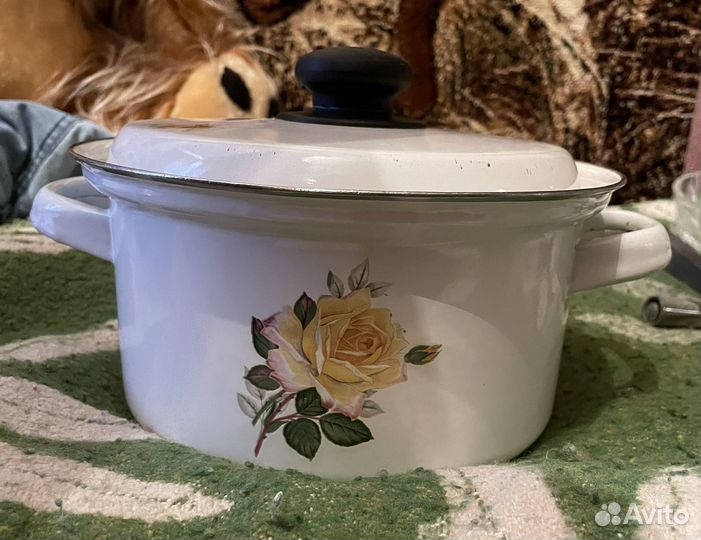 Кастрюля эмалированная