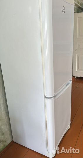 Холодильник бу indesit