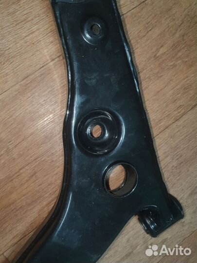 Рычаг передний правый Нижний Mitsubishi Lanser 9