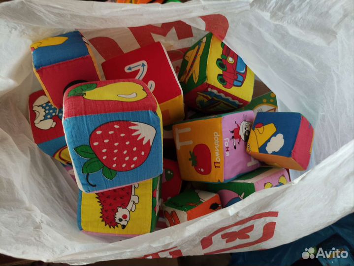 Детские развивающие игрушки баулом