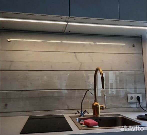 Фартук для кухни из стекла