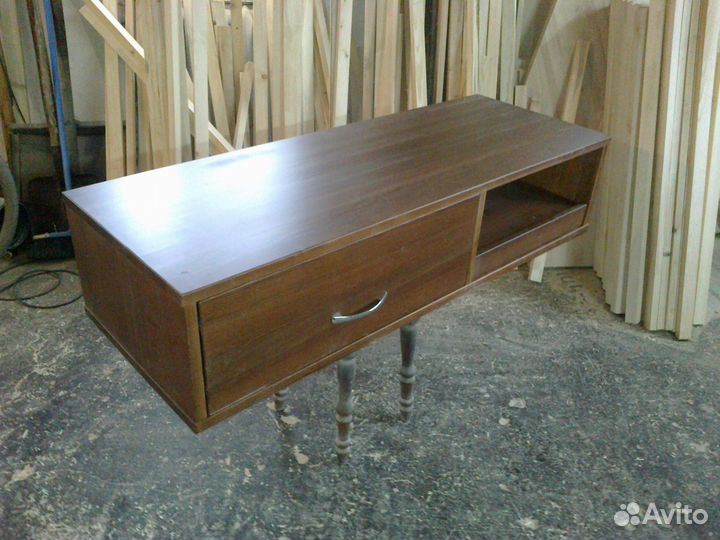 Парфюмерный столик, консоль