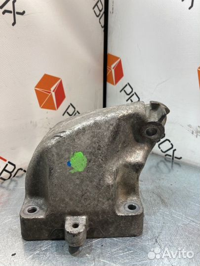 Кронштейн двигателя правый Mercedes Ml W164 OM642