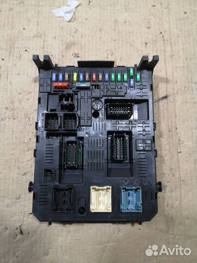 Блок предохранителей Peugeot 308 sw 4B