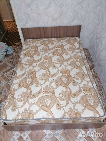 Кровать двухспальная с матрасом бу 140 200