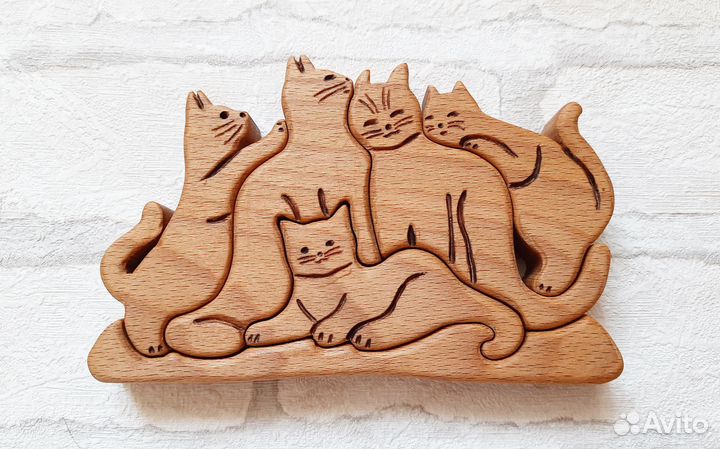 Статуэтка: Семья-кот, кошка и котята