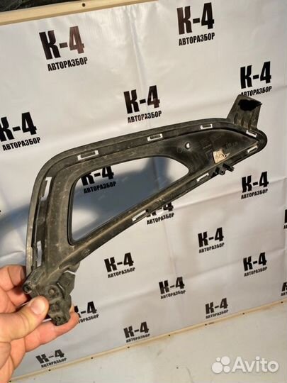 Накладка противотуманной фары передняя левая