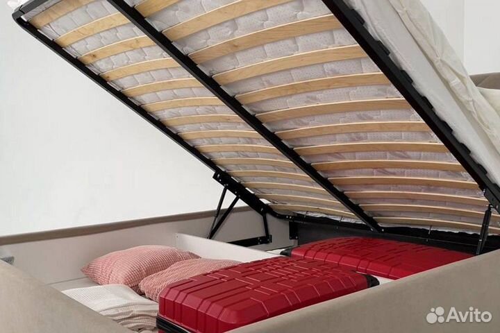 Кровать двуспальная с подъемным механизмом