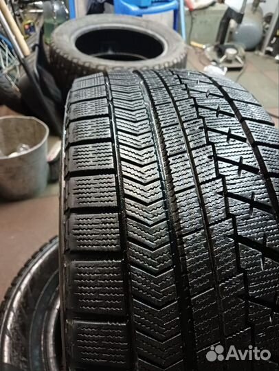 Bridgestone Blizzak VRX 235/45 R18 94S