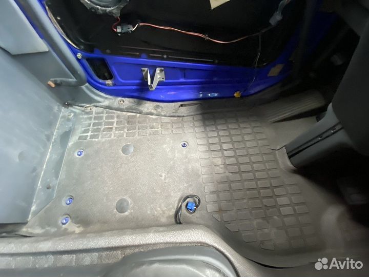 Покрытие напольное левое Volvo FH